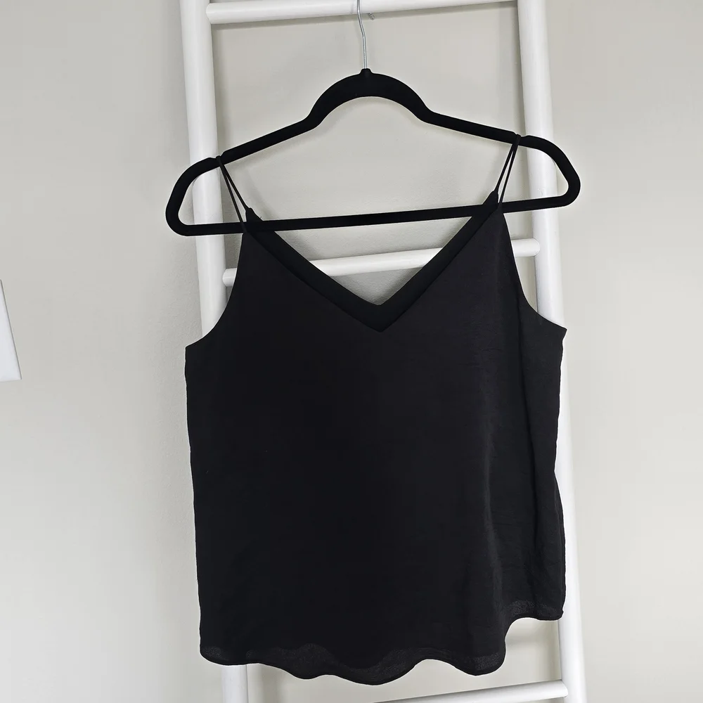 Express Elegant Black Satin Cami Blouse Top - Picture 3 of 4